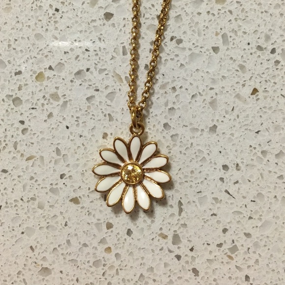 juicy daisy necklace