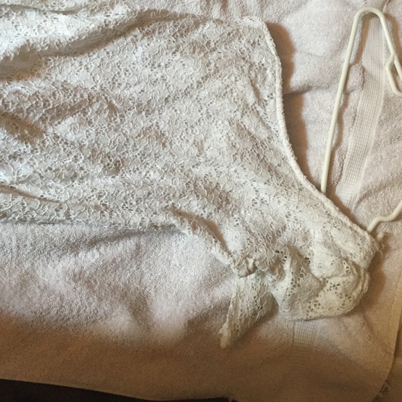 One armed white laced dress - Picture 3 of 4