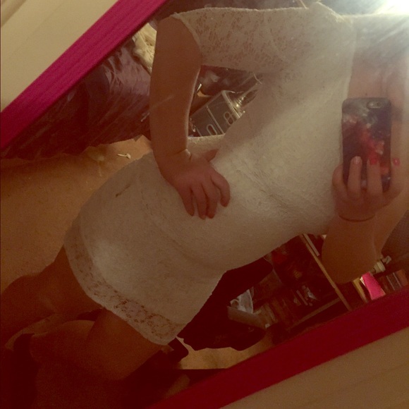 One armed white laced dress - Picture 1 of 4