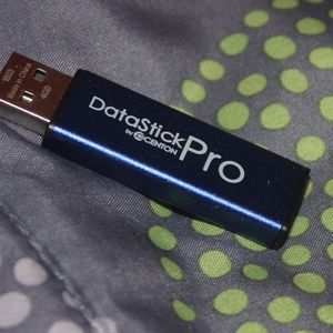 4GB FLASH DRIVE