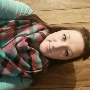 Meet your Posher, Crystal