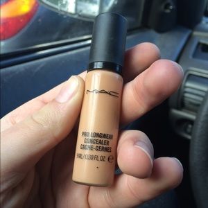 Mac Pro long wear concealer NW25