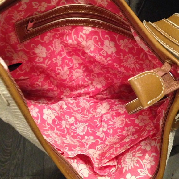 ✨Last chance NWOT cream colored purse✨ - Picture 2 of 3