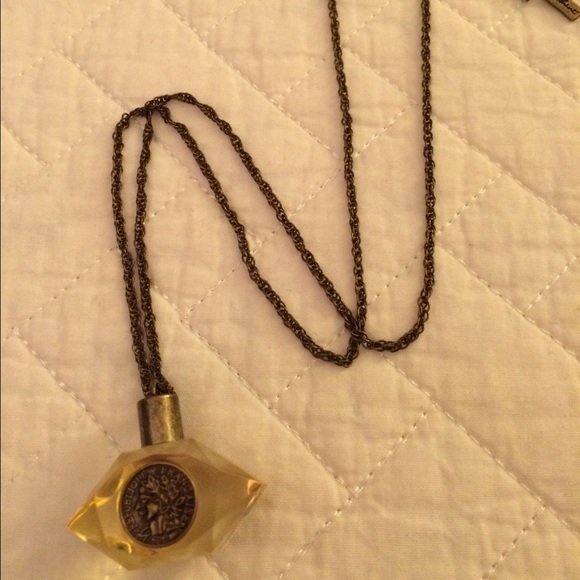 🎉FREE* Vintage look necklace with charm