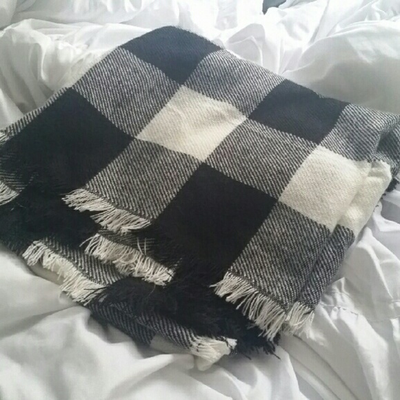 Plaid Blanket scarf - Picture 2 of 2