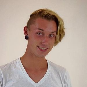 Meet your Posher, Zachary