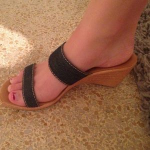 Heel shoes