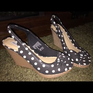 Size 8.5 American eagle wedges