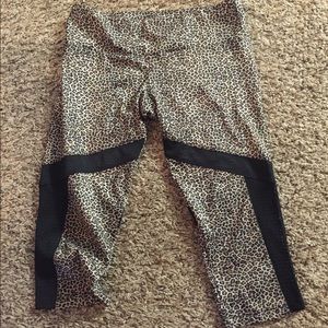 🚫SOLD🚫Leopard with mesh Capri leggings