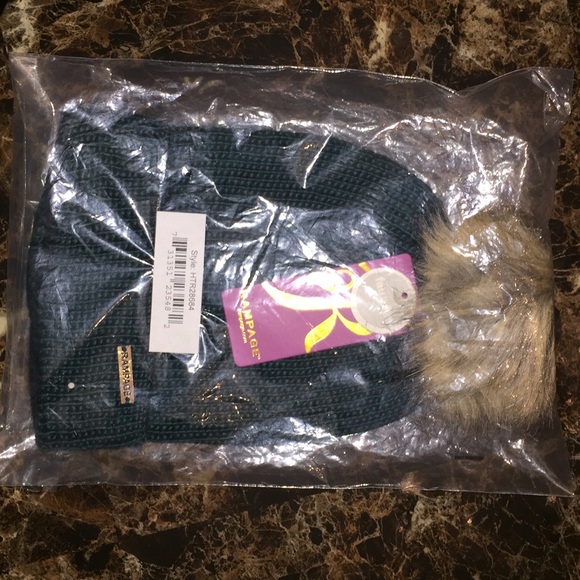 💚BNWT TEAL FAUX FUR POM BEANIE💚 - Picture 3 of 3