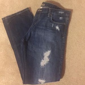 Destroyed boyfriend jeans