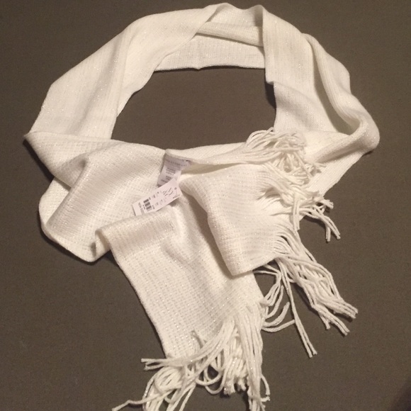 White scarf made by New York & company - Picture 1 of 3