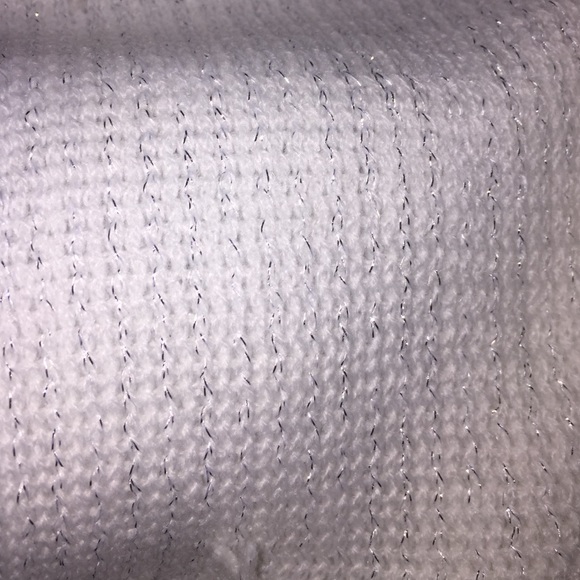 White scarf made by New York & company - Picture 2 of 3