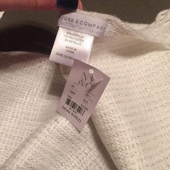 White scarf made by New York & company - Picture 3 of 3