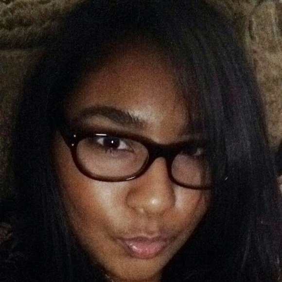 Meet your Posher, Nisie - Picture 1 of 1