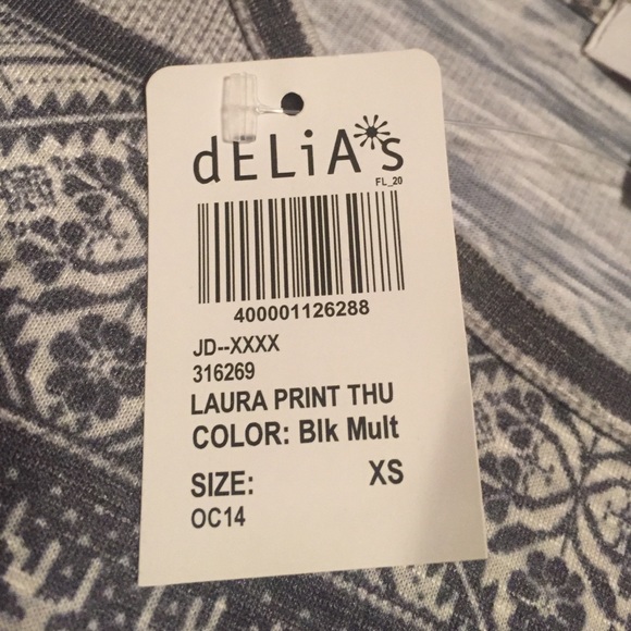 Long sleeve t shirt that looks like a sweater - Picture 2 of 3