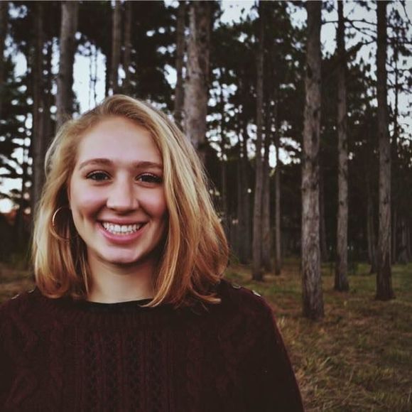 Meet your Posher, Claire