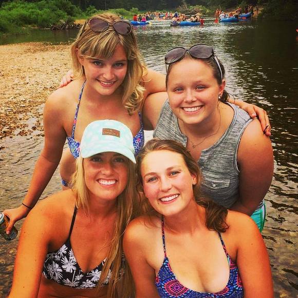 Meet your Posher, Kaitlin - Picture 8 of 8