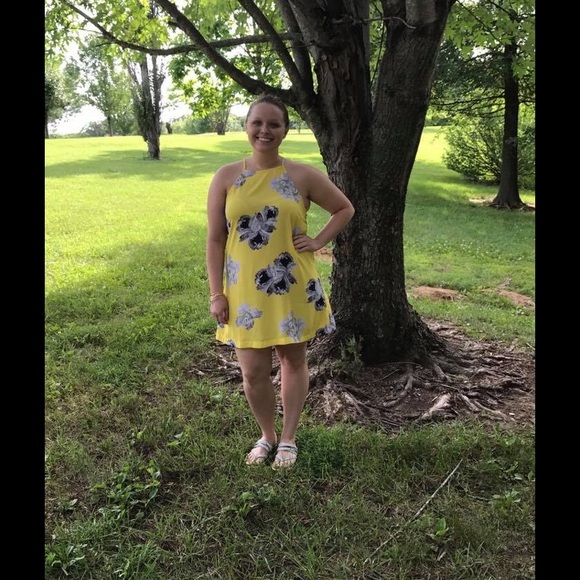 Meet your Posher, Kaitlin - Picture 2 of 8