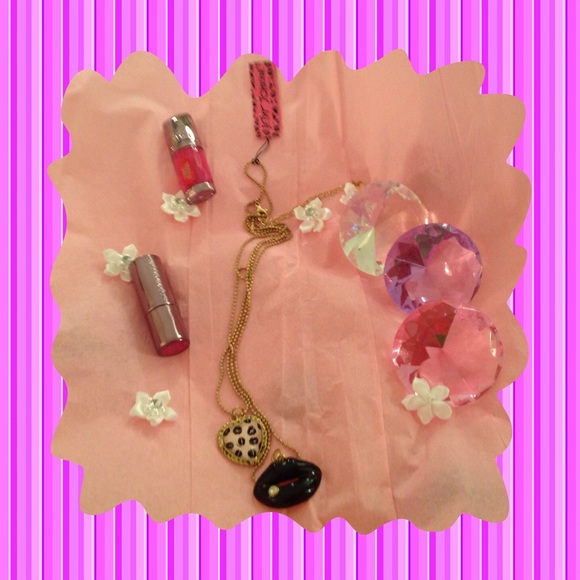 BJ NECKLACE W/HEART AND LIPS - Picture 2 of 3