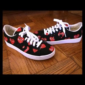 Commes des Garçons Play black heart print Converse