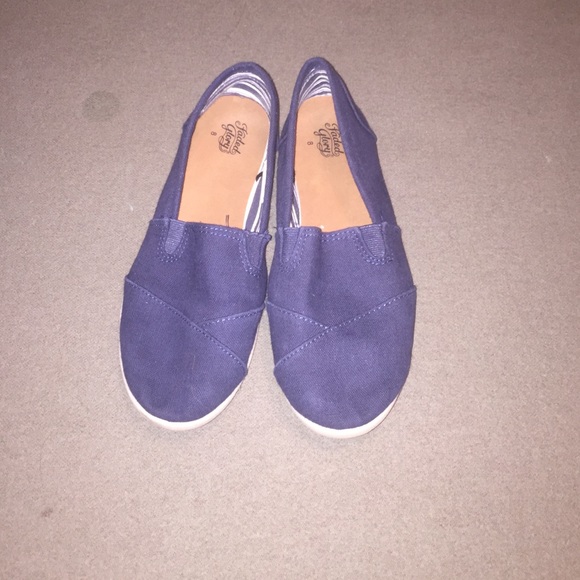 Navy shoes - Picture 1 of 2