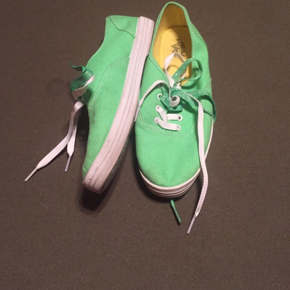 Green shoes - Picture 2 of 2