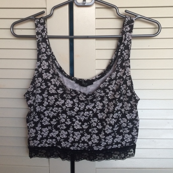Black white flower crop top