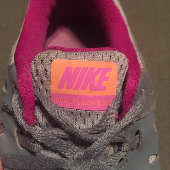 Nike shoes - Picture 3 of 3