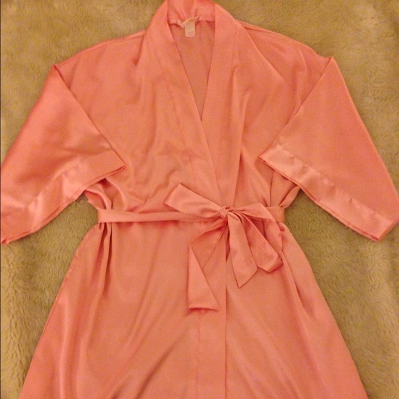 Short pink robe