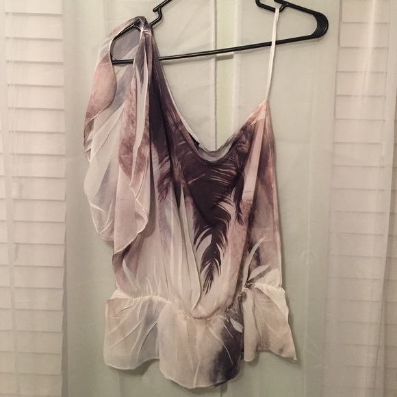 One shoulder top
