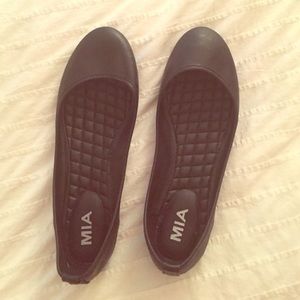 New MIA black flats