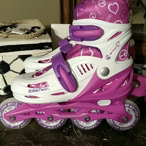 Roller derby blades