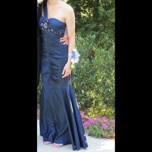 Navy blue mermaid style prom dress