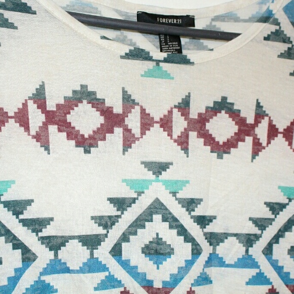 Tribal print tshirt with high slit - Picture 2 of 3