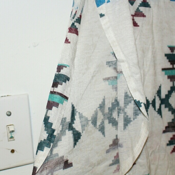 Tribal print tshirt with high slit - Picture 3 of 3