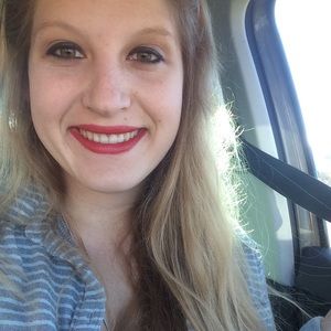 Meet your Posher, Abigail