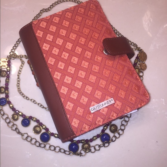 A wallet/day planner - Picture 1 of 2