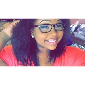 Meet your Posher, Valecia