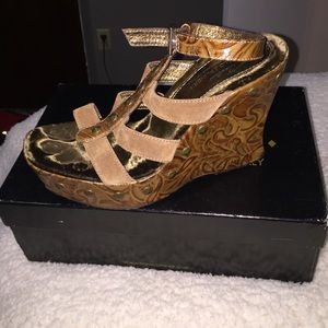Donald J Pliner shoe SZ 8-1/2 Meduim