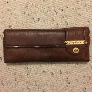 Juicy brown leather wallet