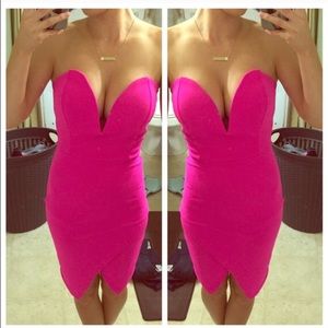 Sweetheart Deep V  Fuschia strapless dress 😘