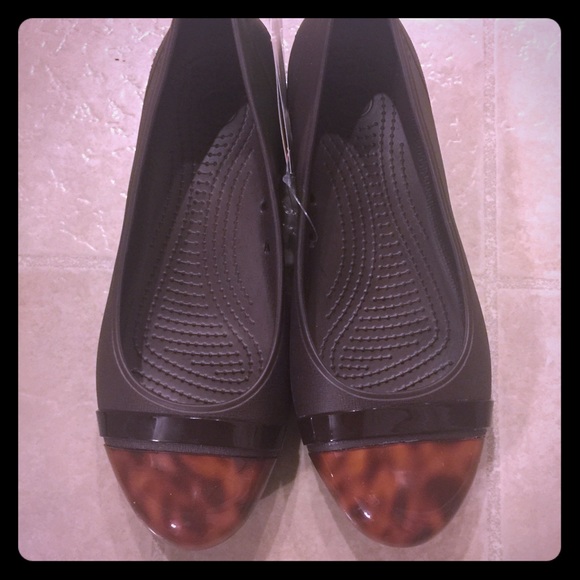 Crocs cap top flats