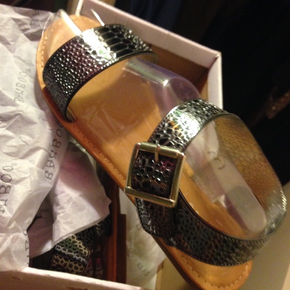 Sandals - Picture 2 of 4