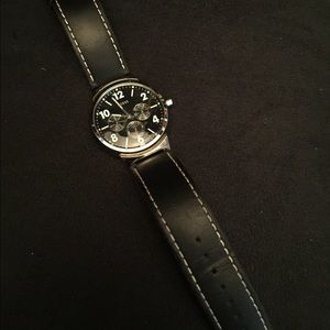 AUTH Men's Guess Leather Fashion Watch