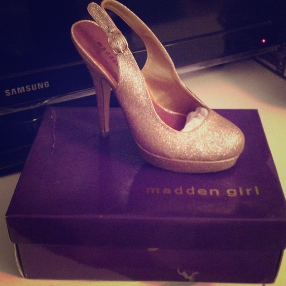 Gold/champagne glittery stilettos size 8