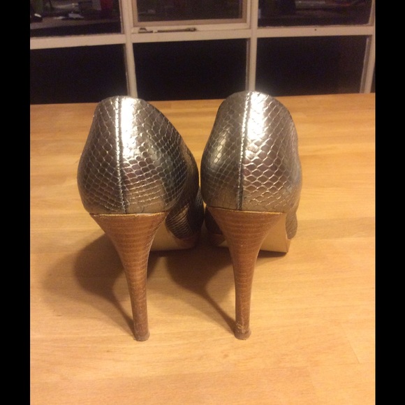 Nine West Silver Snakeskin Heels - Picture 2 of 4