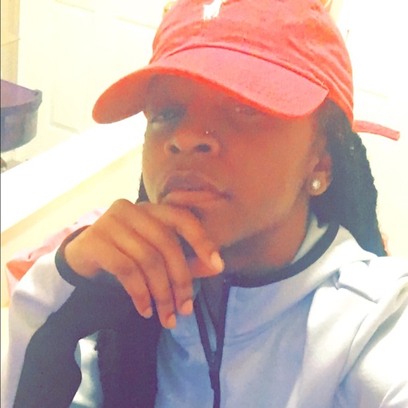 Meet your Posher, Lorian - Picture 1 of 1