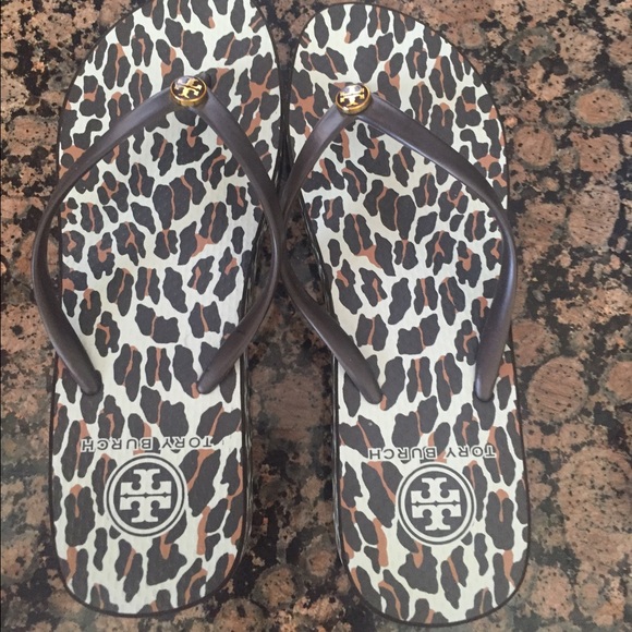 Flip flops with small heel size 8 great condition