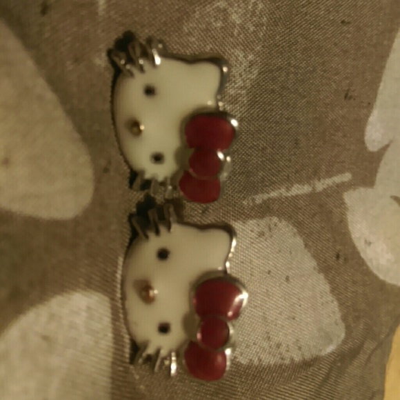 Hello Kitty earrings and necklace set